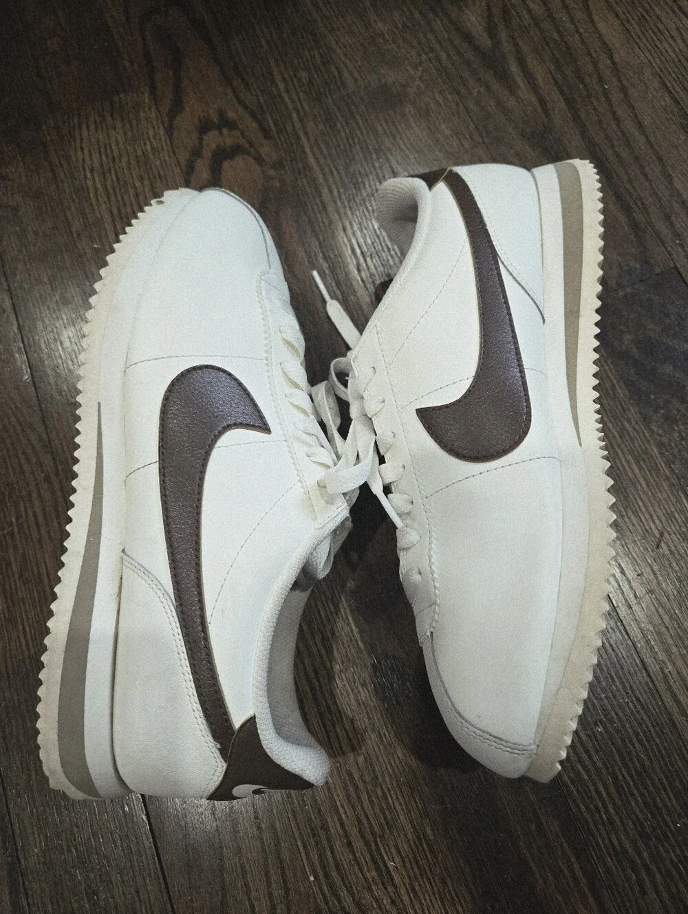 Nike Women’sCortez Sneakers in Cream and Brown Size 9